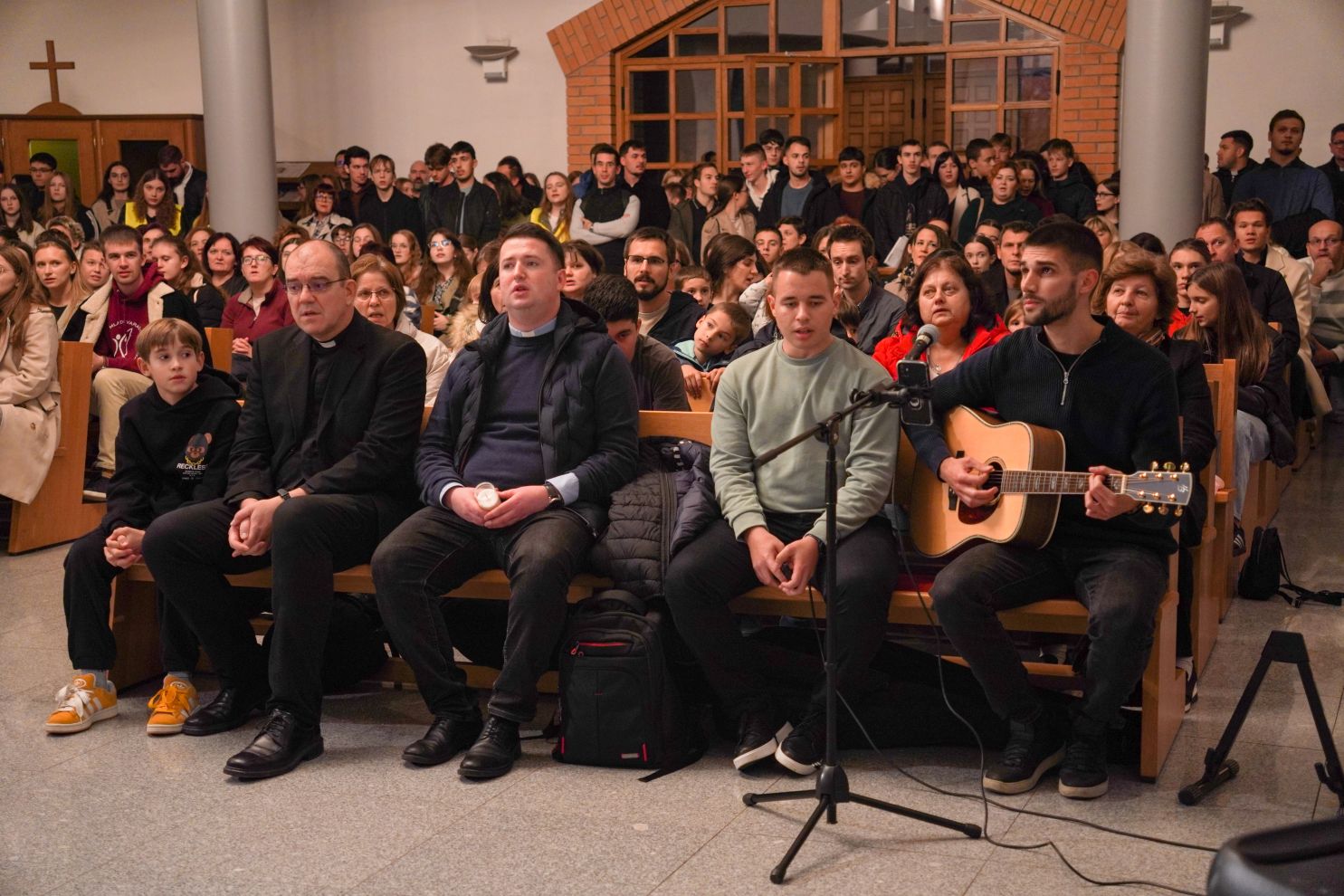 Holwyin Varaždin misa procesija svijeće molitva krunica (3) Holwyin Varaždin misa procesija svijeće molitva krunica (3)