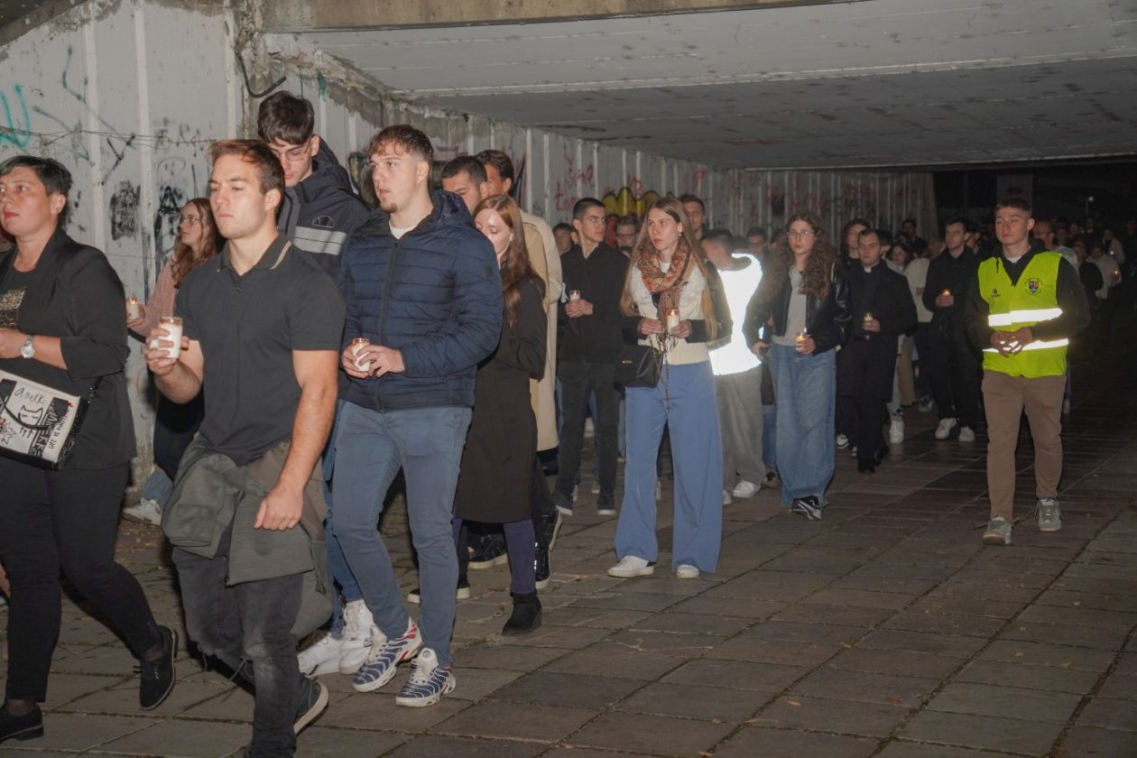 Holwyin Varaždin misa procesija svijeće molitva krunica (32)