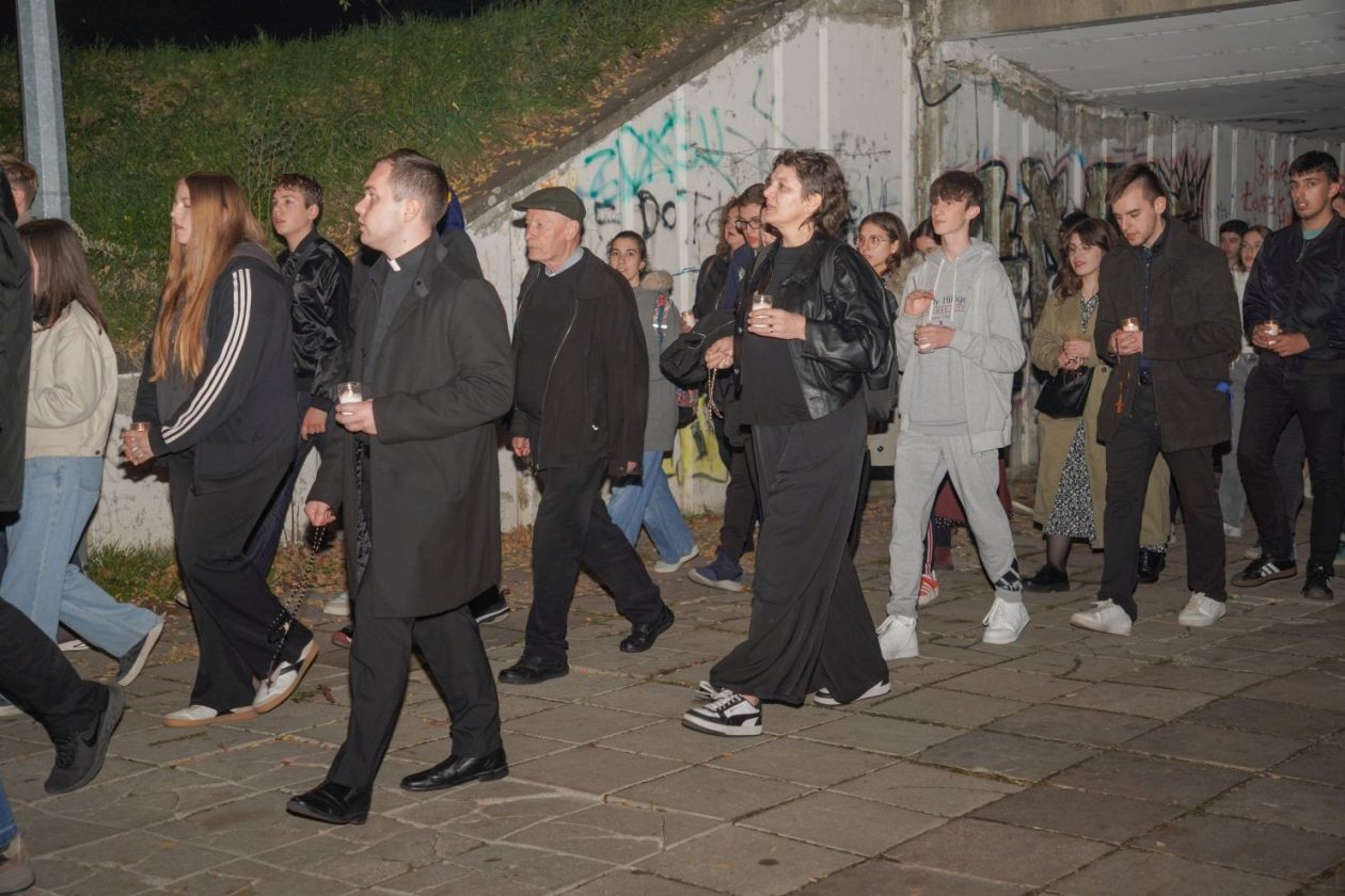 Holwyin Varaždin misa procesija svijeće molitva krunica (34)