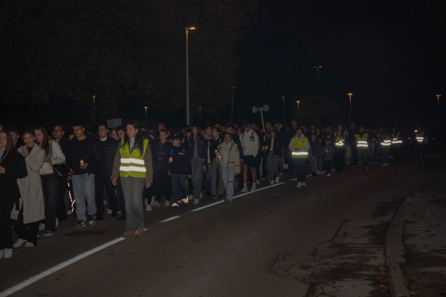 Holwyin Varaždin misa procesija svijeće molitva krunica (37) Holwyin Varaždin misa procesija svijeće molitva krunica (37)