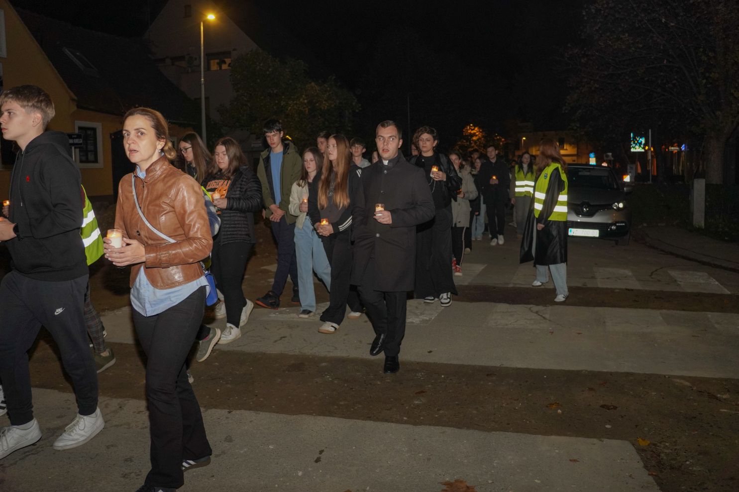 Holwyin Varaždin misa procesija svijeće molitva krunica (39) Holwyin Varaždin misa procesija svijeće molitva krunica (39)