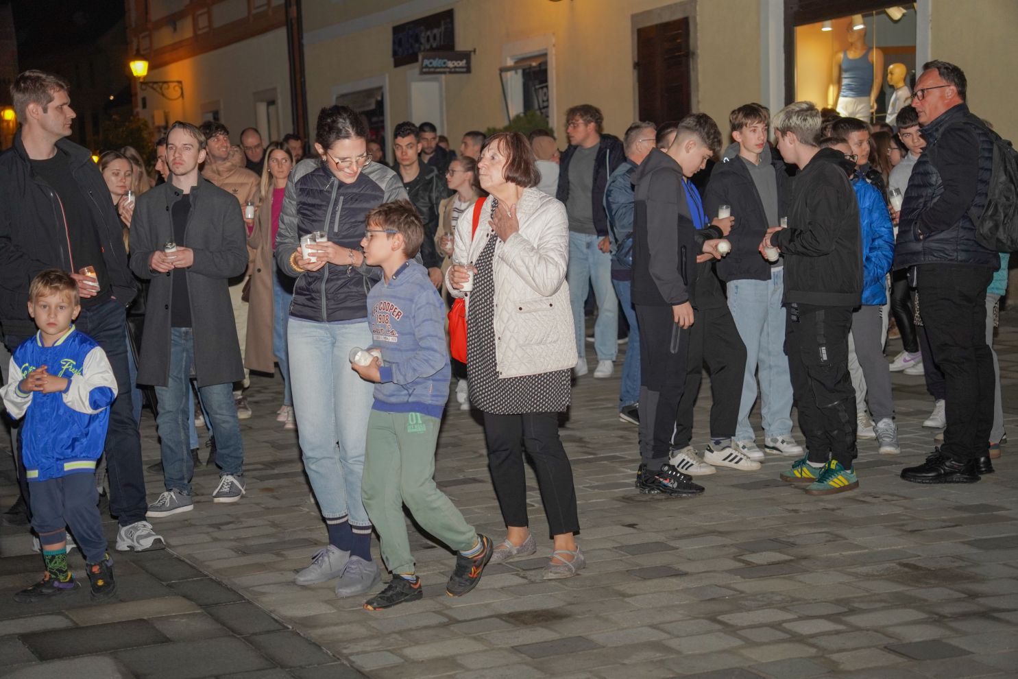 Holwyin Varaždin misa procesija svijeće molitva krunica (42) Holwyin Varaždin misa procesija svijeće molitva krunica (42)