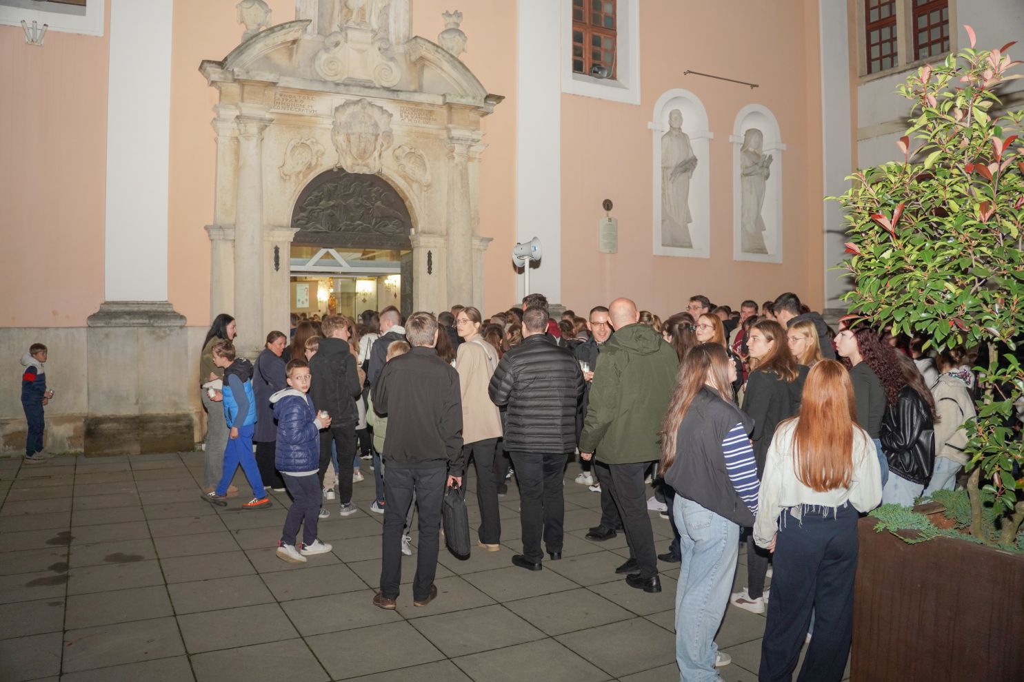 Holwyin Varaždin misa procesija svijeće molitva krunica (45) Holwyin Varaždin misa procesija svijeće molitva krunica (45)