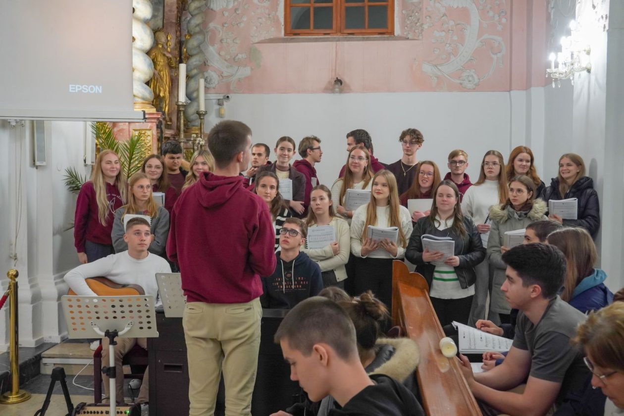 Holwyin Varaždin misa procesija svijeće molitva krunica (51)