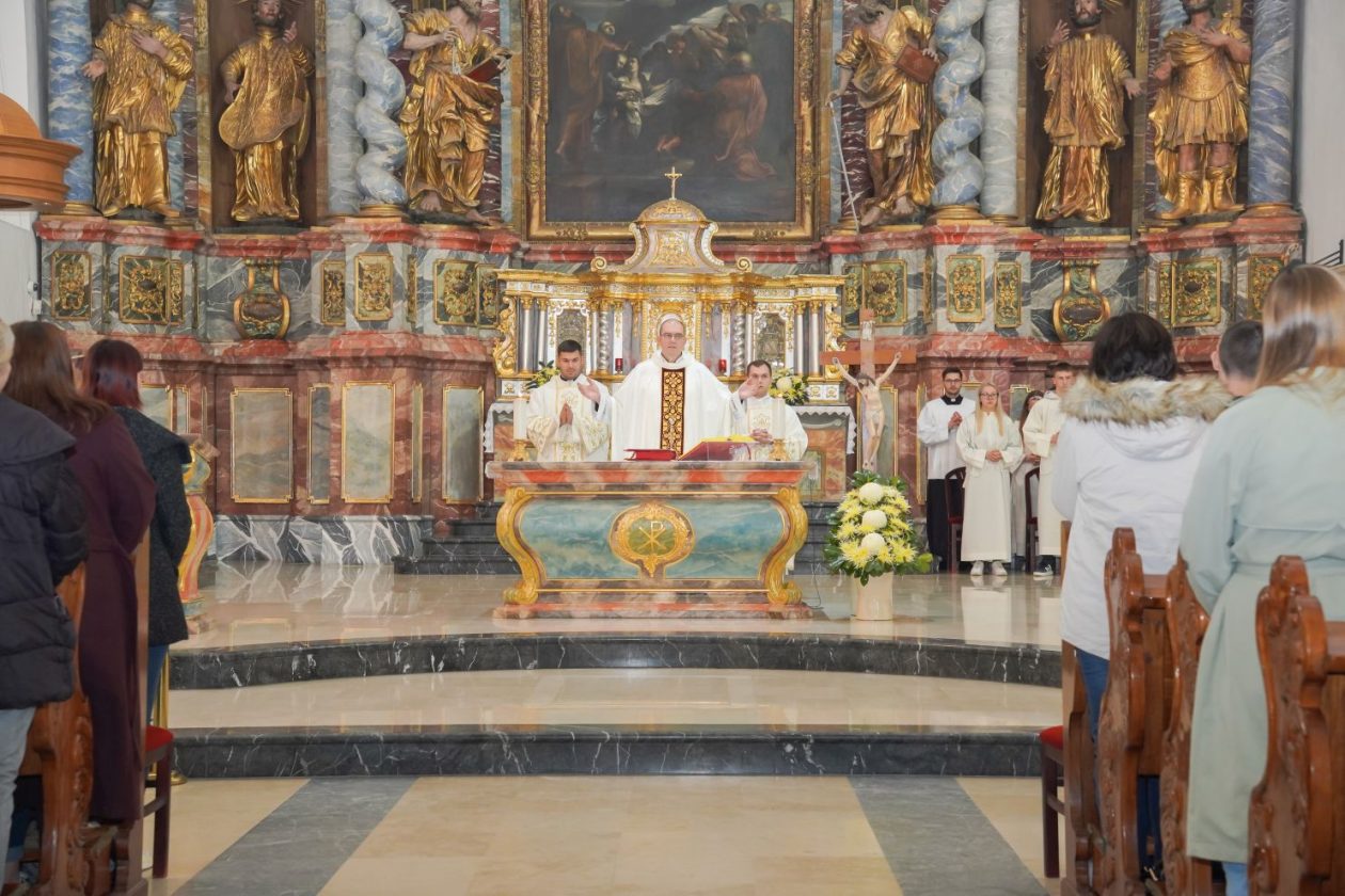 Holwyin Varaždin misa procesija svijeće molitva krunica (53)