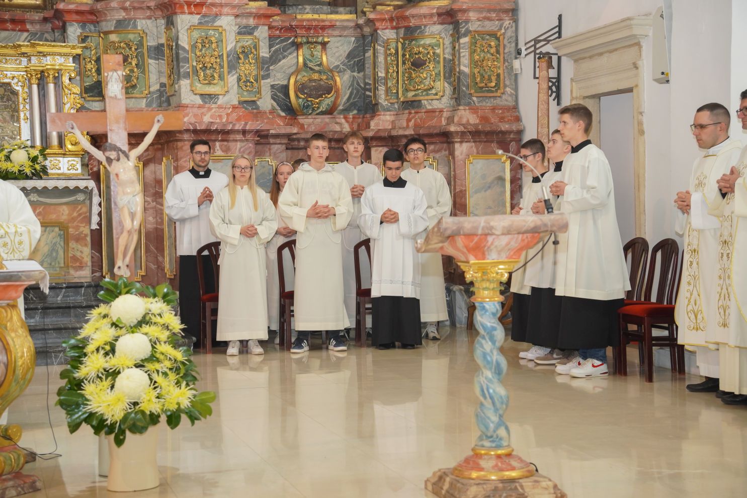 Holwyin Varaždin misa procesija svijeće molitva krunica (56) Holwyin Varaždin misa procesija svijeće molitva krunica (56)