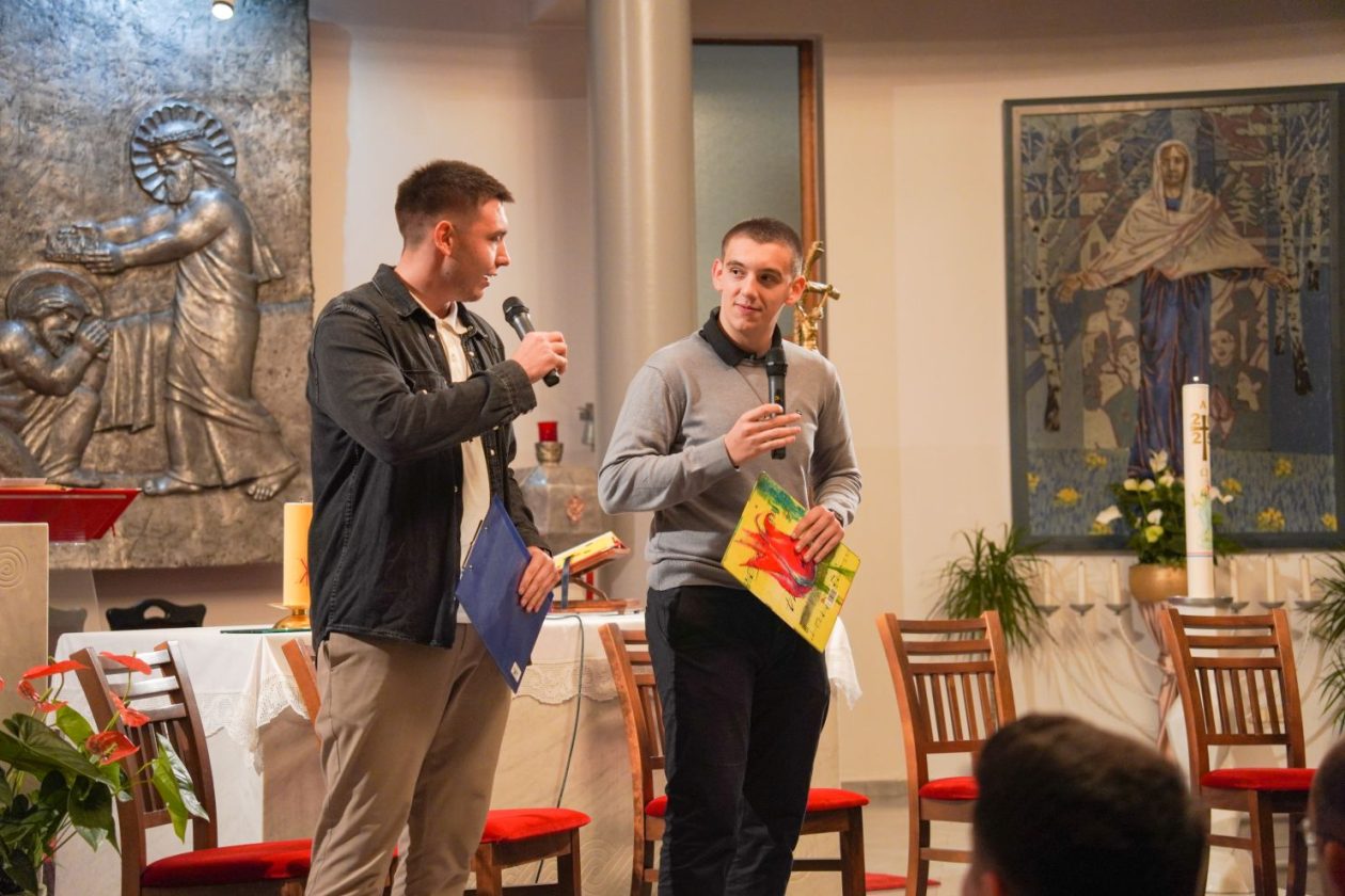 Holwyin Varaždin misa procesija svijeće molitva krunica (9)