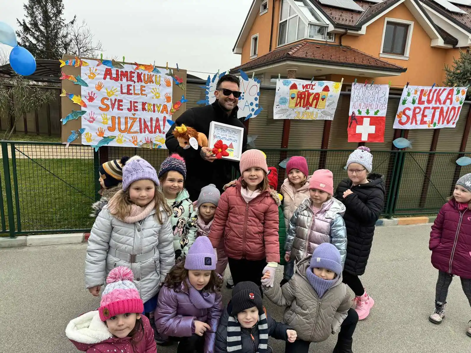 IMG-bc6500359cfcd60b38489f996efda8c6-V