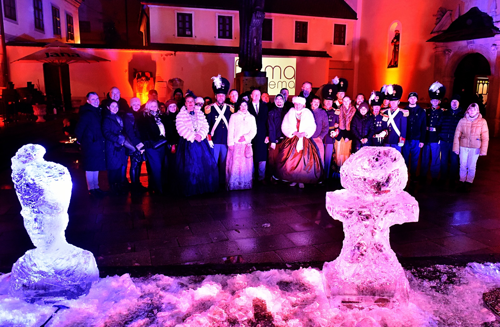 Ledene skulpture 25 (2) Ledene skulpture 25 (2)