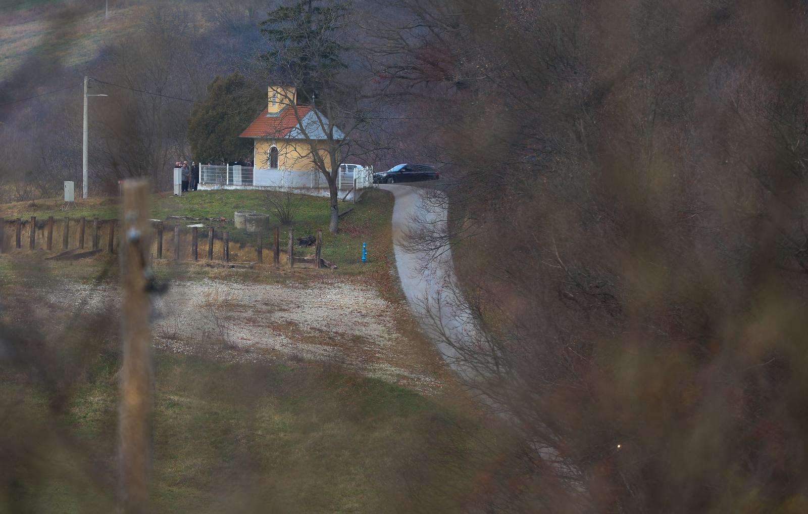 Ljubej Kalnički: Dan nakon stravičnog otkrića otkrivaju se detalji nezapamćenog zločina Sanjin Strukic/PIXSELL Ljubej Kalnički: Dan nakon stravičnog otkrića otkrivaju se detalji nezapamćenog zločina Sanjin Strukic/PIXSELL