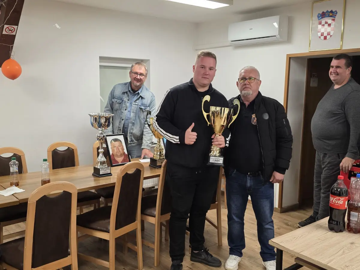 Memorijal krtanjek solina 4 – nagrade OPG plahtarić – Dražen Geček