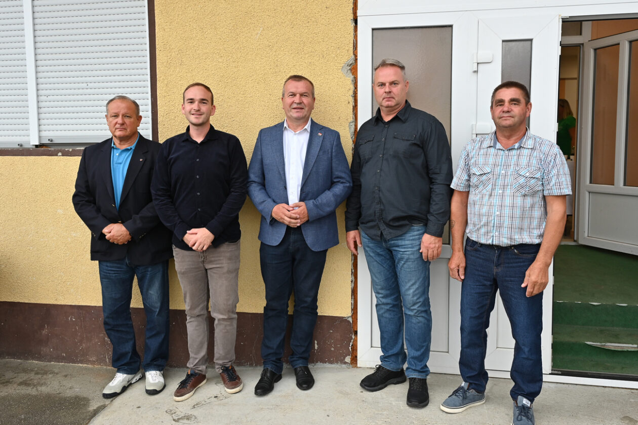 NK Poljoprivrednik (6) NK Poljoprivrednik (6)