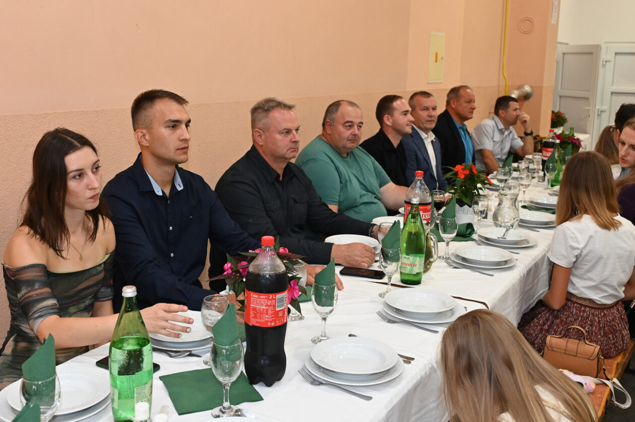 NK Poljoprivrednik (8) NK Poljoprivrednik (8)