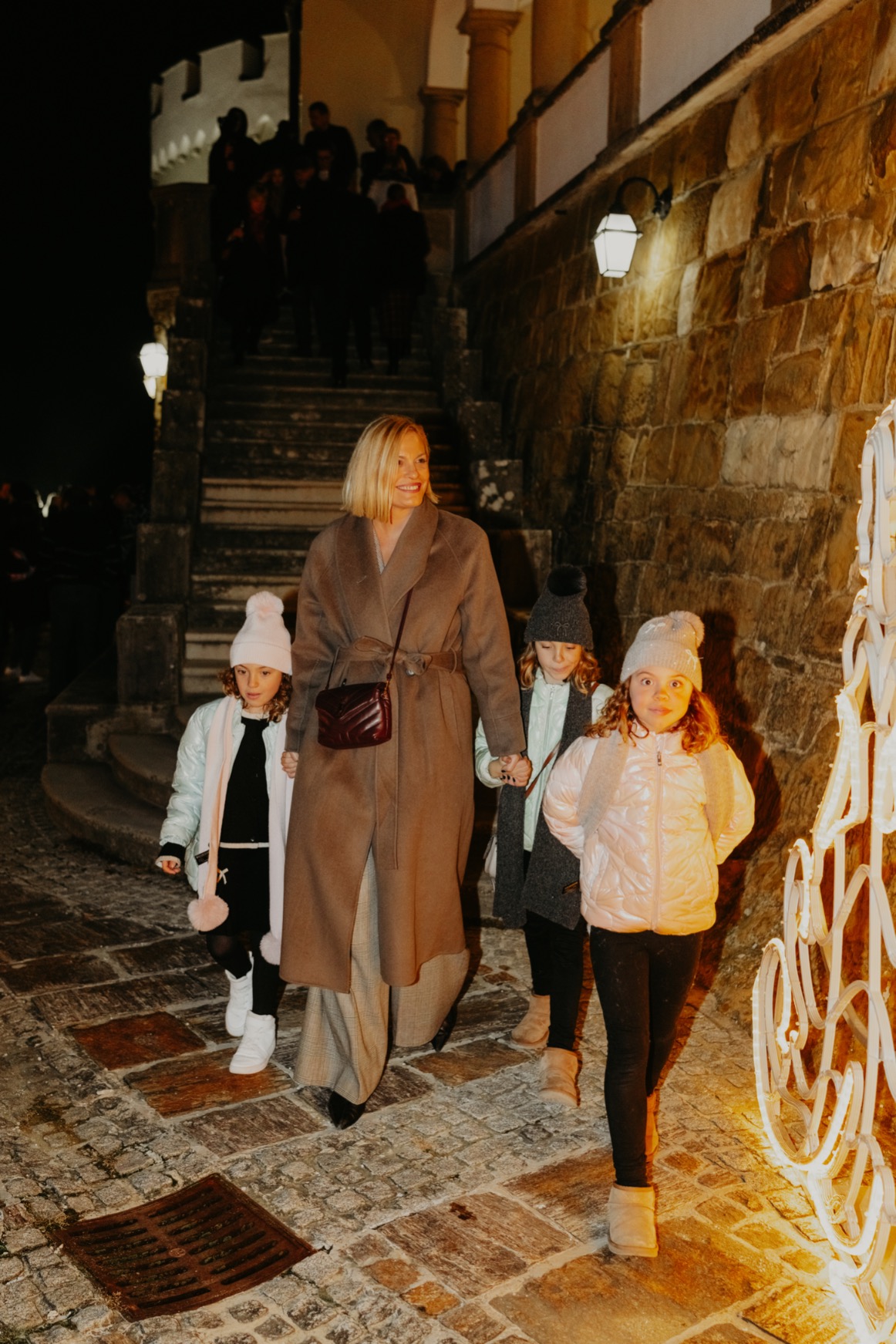 Nevena Rendeli Vejzovic s kcerima 2