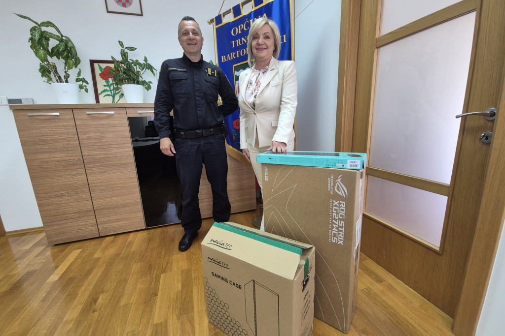 OTB, donacija računala (2)