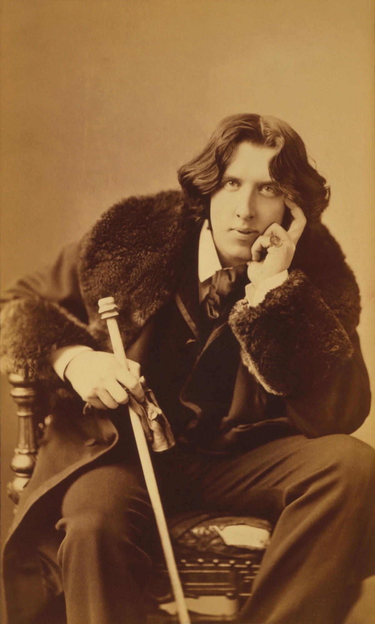 Oscar_Wilde_portrait_by_Napoleon_Sarony_-_albumen – modernist
