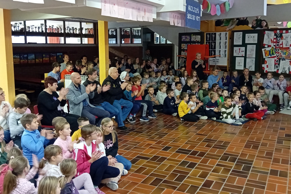 Osnovna škola Antuna i Ivana Kukuljevića Varaždinske Toplice (1) Osnovna škola Antuna i Ivana Kukuljevića Varaždinske Toplice (1)