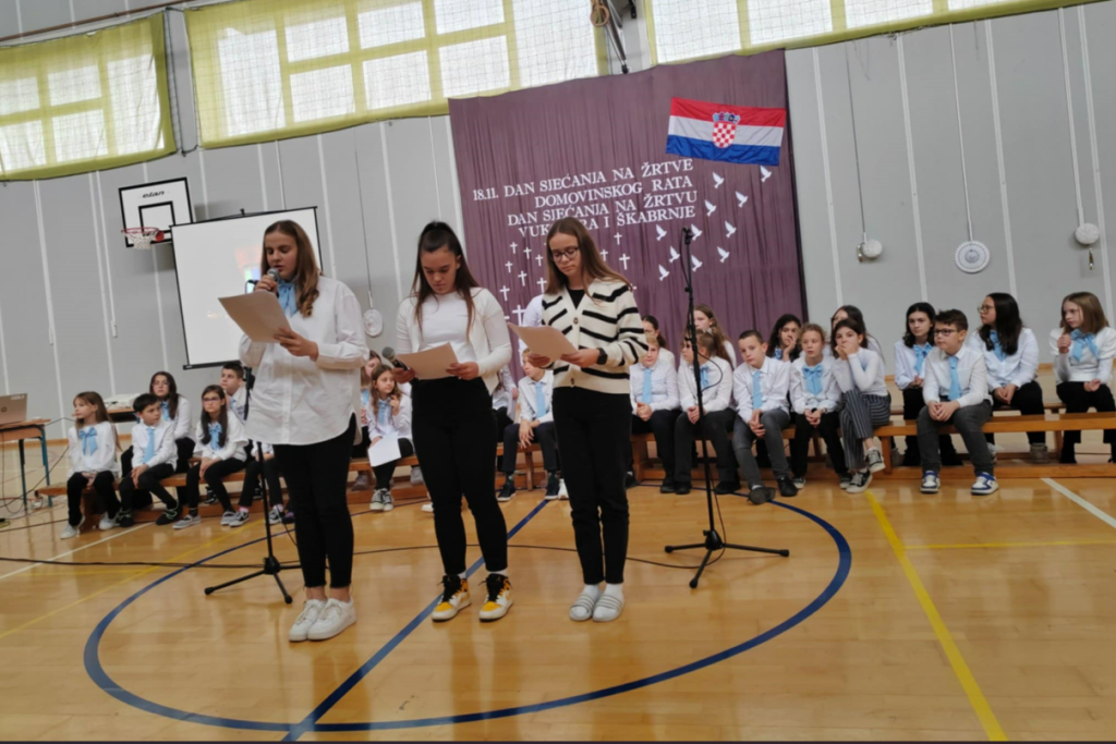 Osnovna škola Svibovec (3) Osnovna škola Svibovec (3)