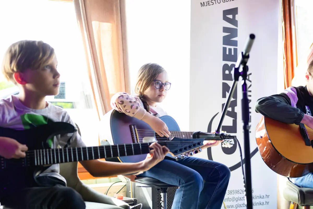 PICABIA1705-7128 – glazbena klinika