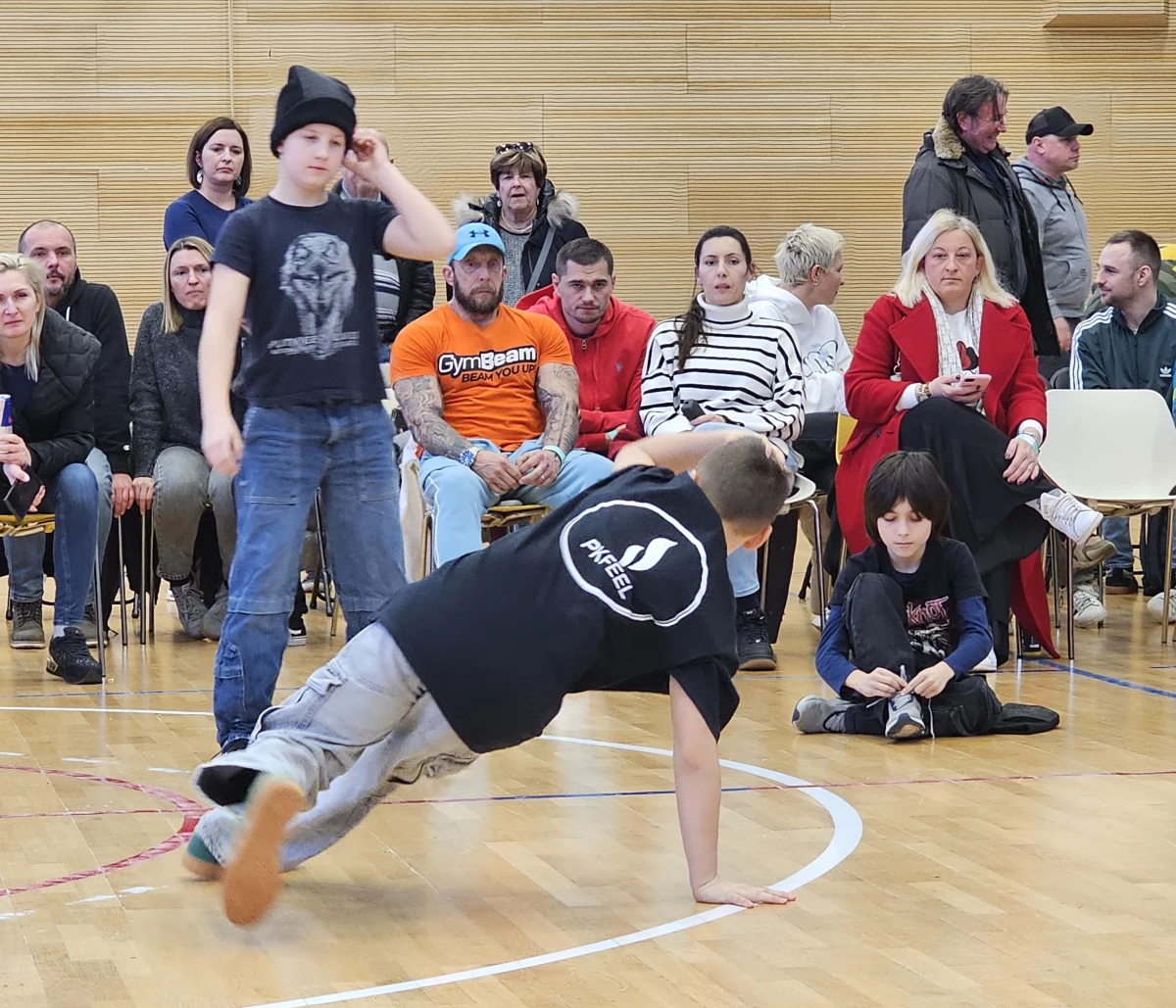 PK Feel NASLOVNA PK Feel NASLOVNA