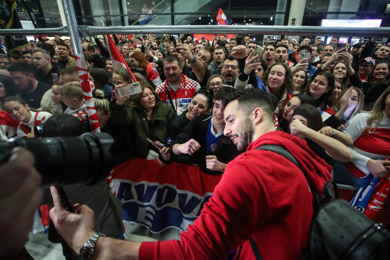 Doček brončanih rukometaša u Zračnoj luci Franjo Tuđman Doček brončanih rukometaša u Zračnoj luci Franjo Tuđman