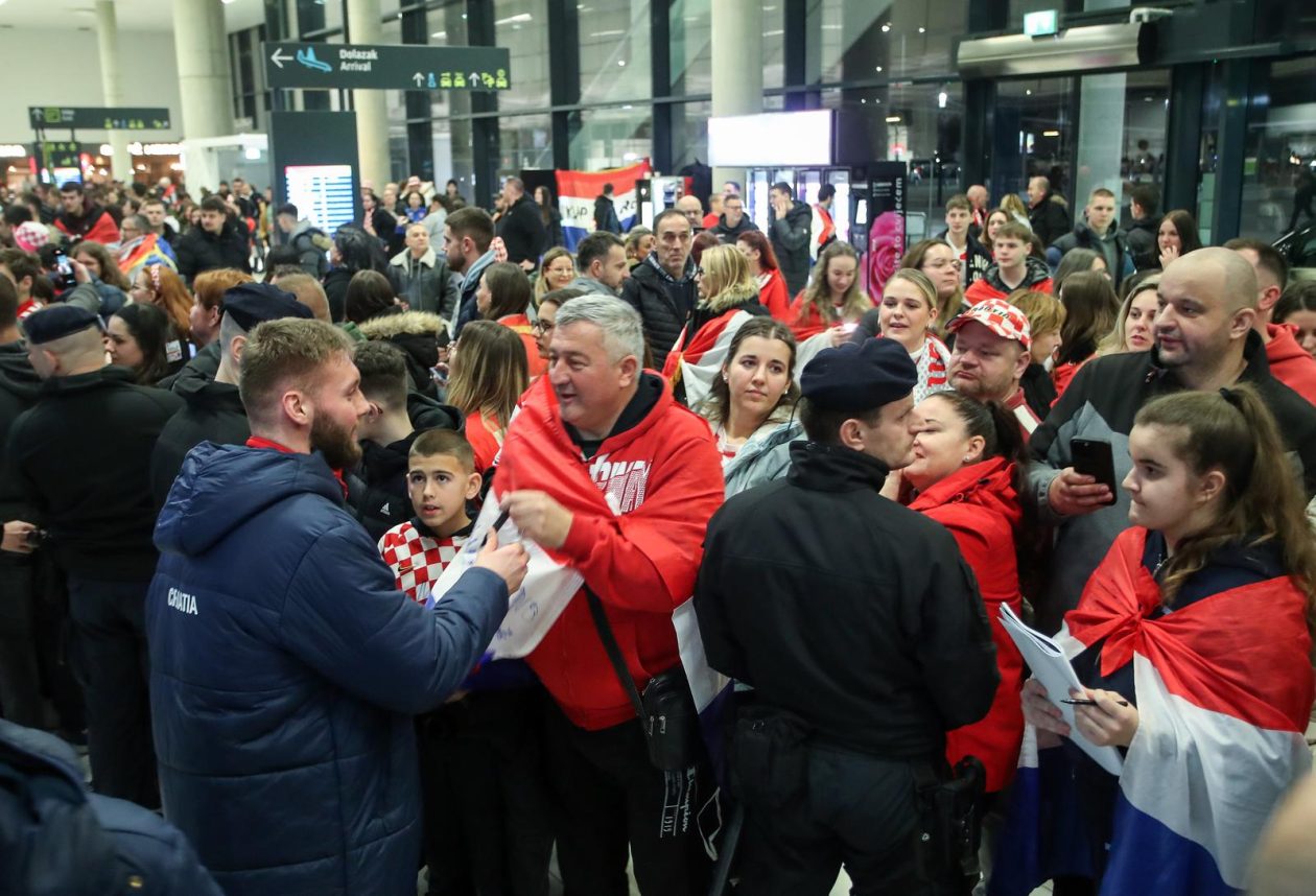 Doček brončanih rukometaša u Zračnoj luci Franjo Tuđman Doček brončanih rukometaša u Zračnoj luci Franjo Tuđman
