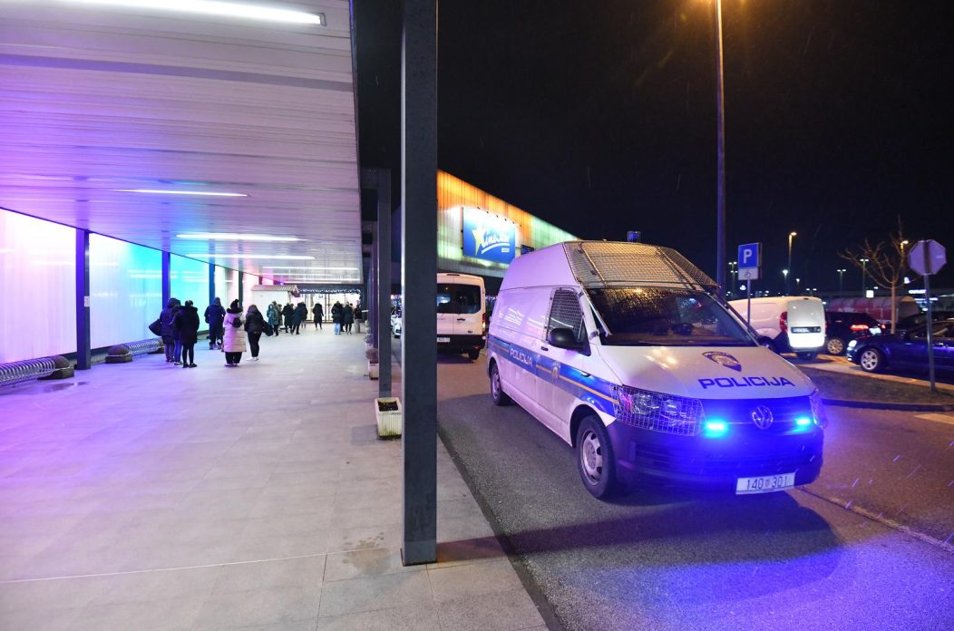 Evakuiran trgovački centar Lumini, u tijeku je policijski pregled Evakuiran trgovački centar Lumini, u tijeku je policijski pregled