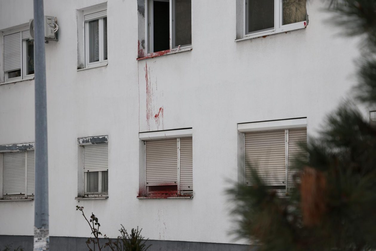 Varaždin: Tragovi krvi na zgradi, policijski očevid je u tijeku