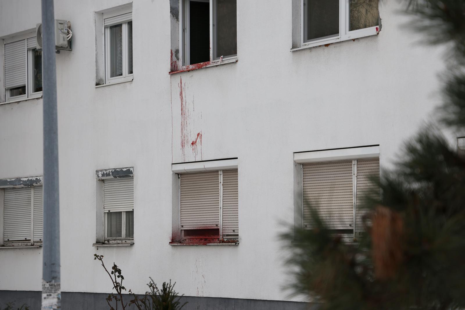 Varaždin: Tragovi krvi na zgradi, policijski očevid je u tijeku