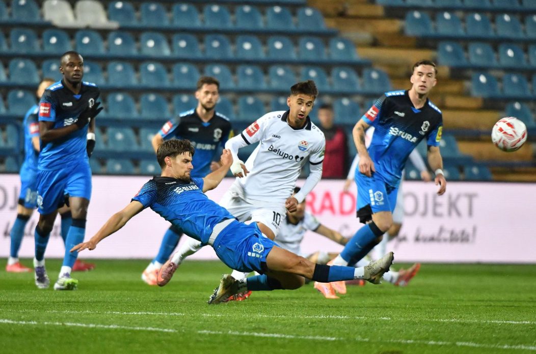 Varaždin: NK Varaždin i NK Slaven Belupo sastali se u 11. kolu Prve HNL Varaždin: NK Varaždin i NK Slaven Belupo sastali se u 11. kolu Prve HNL