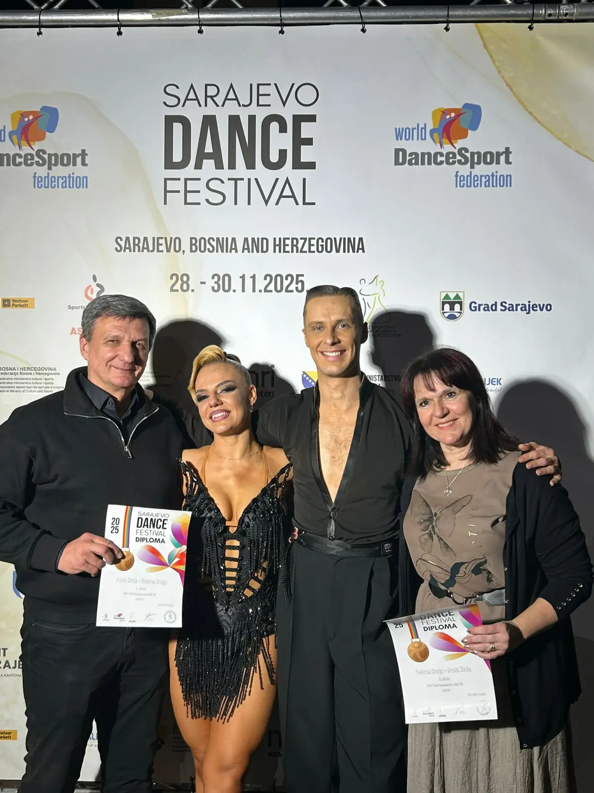 Paula Hude i Vedran Sraga uz roditelje Vesnu i Davora Hudea Paula Hude i Vedran Sraga uz roditelje Vesnu i Davora Hudea