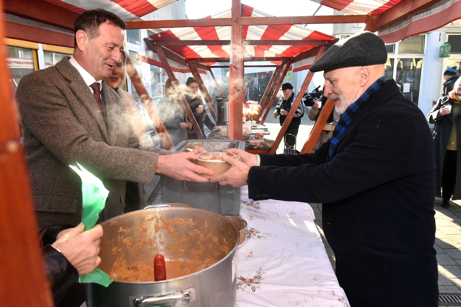 Podjela sarme Gradska tržnica Varaždin (10) Podjela sarme Gradska tržnica Varaždin (10)