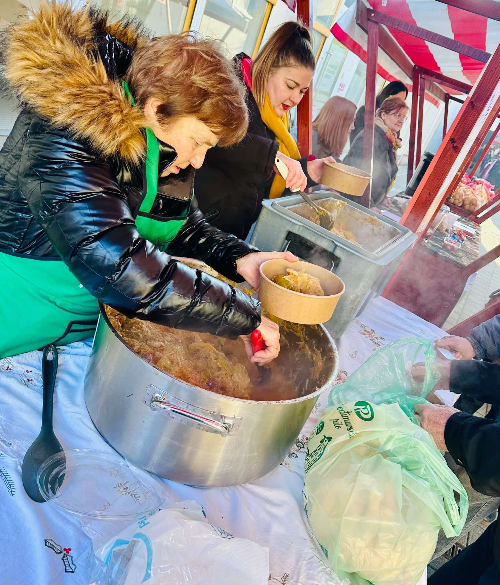 Podjela sarme Gradska tržnica Varaždin (3) Podjela sarme Gradska tržnica Varaždin (3)
