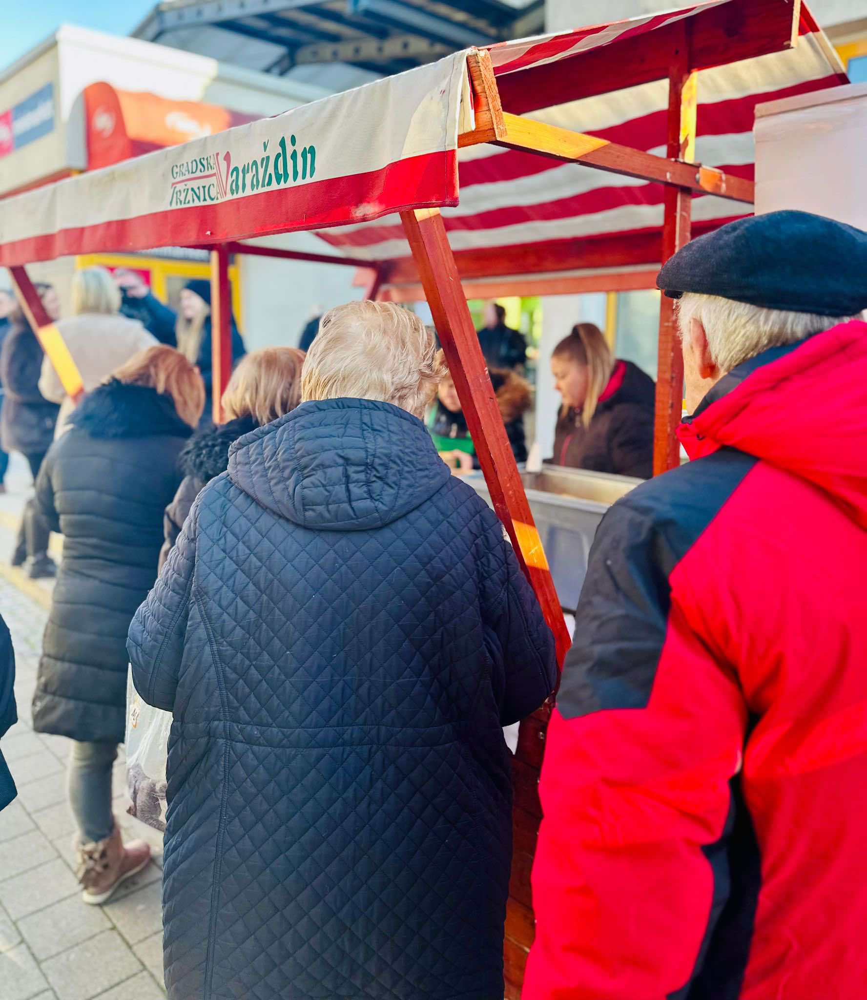 Podjela sarme Gradska tržnica Varaždin (4) Podjela sarme Gradska tržnica Varaždin (4)