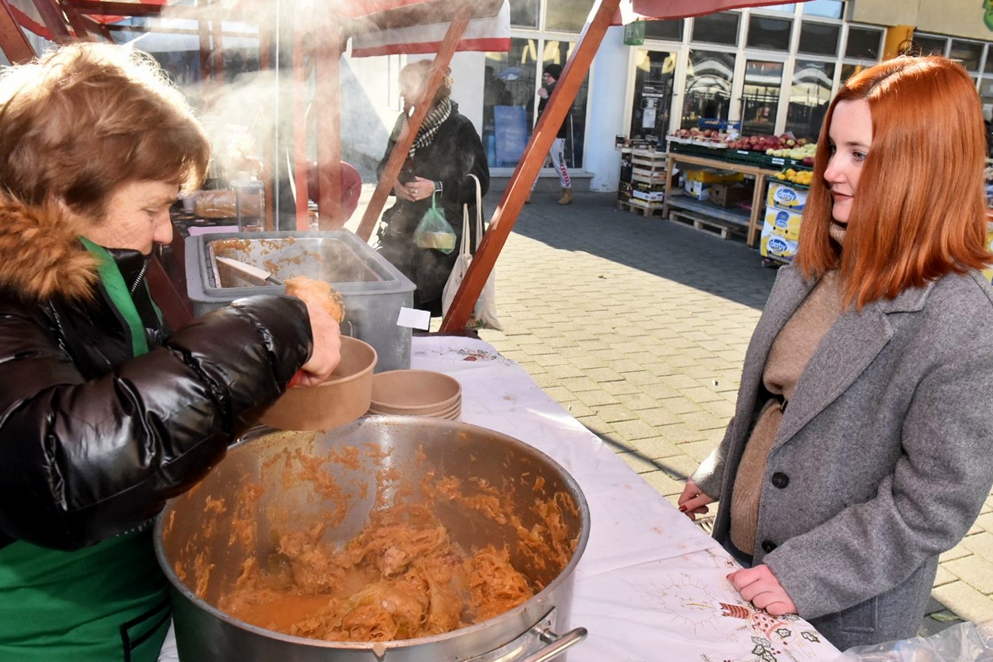 Podjela sarme Gradska tržnica Varaždin (9) Podjela sarme Gradska tržnica Varaždin (9)