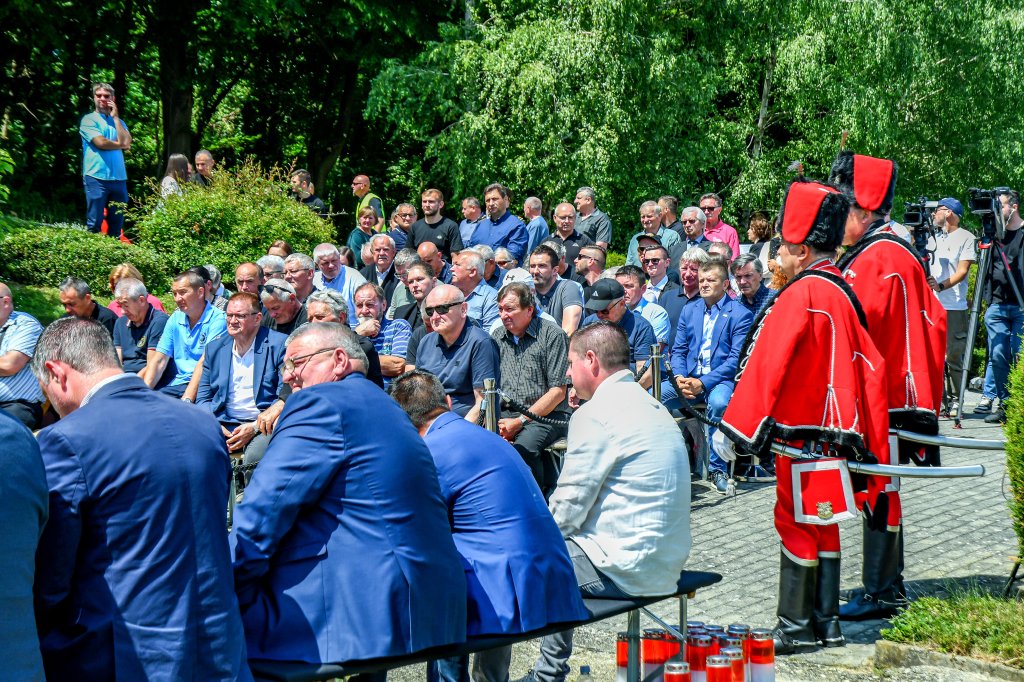 Pokop posmrtnih ostataka 36 žrtava, Možđenec (16)