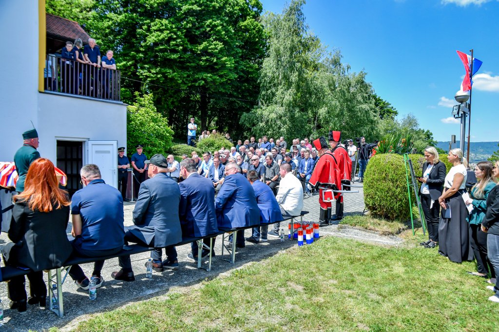 Pokop posmrtnih ostataka 36 žrtava, Možđenec (17)