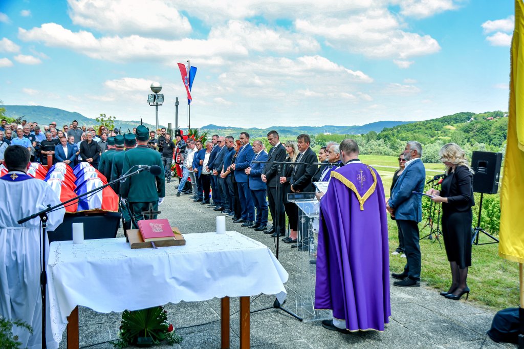 Pokop posmrtnih ostataka 36 žrtava, Možđenec (19)