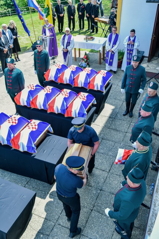 Pokop posmrtnih ostataka 36 žrtava, Možđenec (24)
