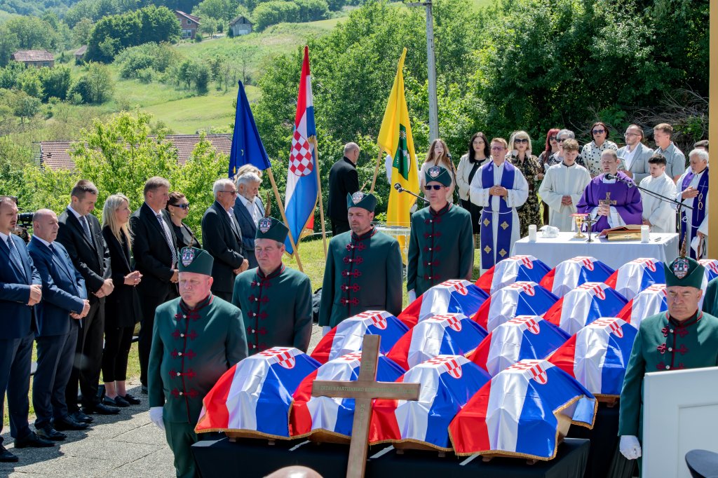 Pokop posmrtnih ostataka 36 žrtava, Možđenec (62)