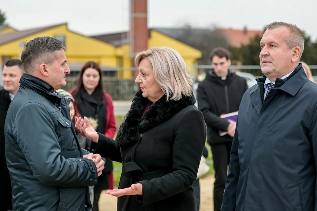 Polaganje_kamena_temeljca (1) – opcina trnovec b 01 Polaganje_kamena_temeljca (1) – opcina trnovec b 01