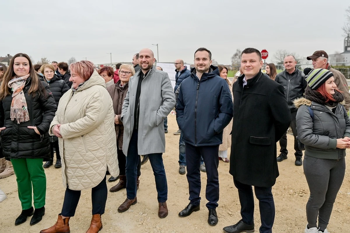 Polaganje_kamena_temeljca (10) – opcina trnovec b 02 Polaganje_kamena_temeljca (10) – opcina trnovec b 02