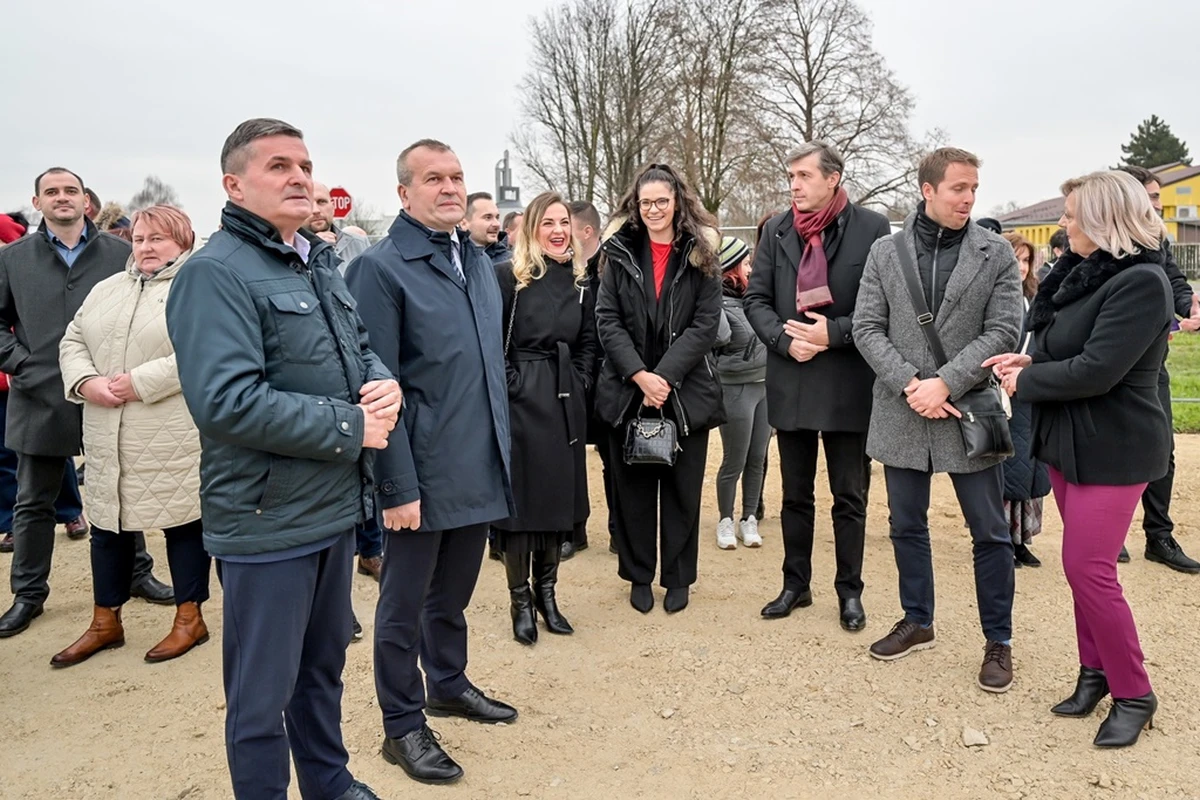 Polaganje_kamena_temeljca (13) – opcina trnovec b 03 Polaganje_kamena_temeljca (13) – opcina trnovec b 03