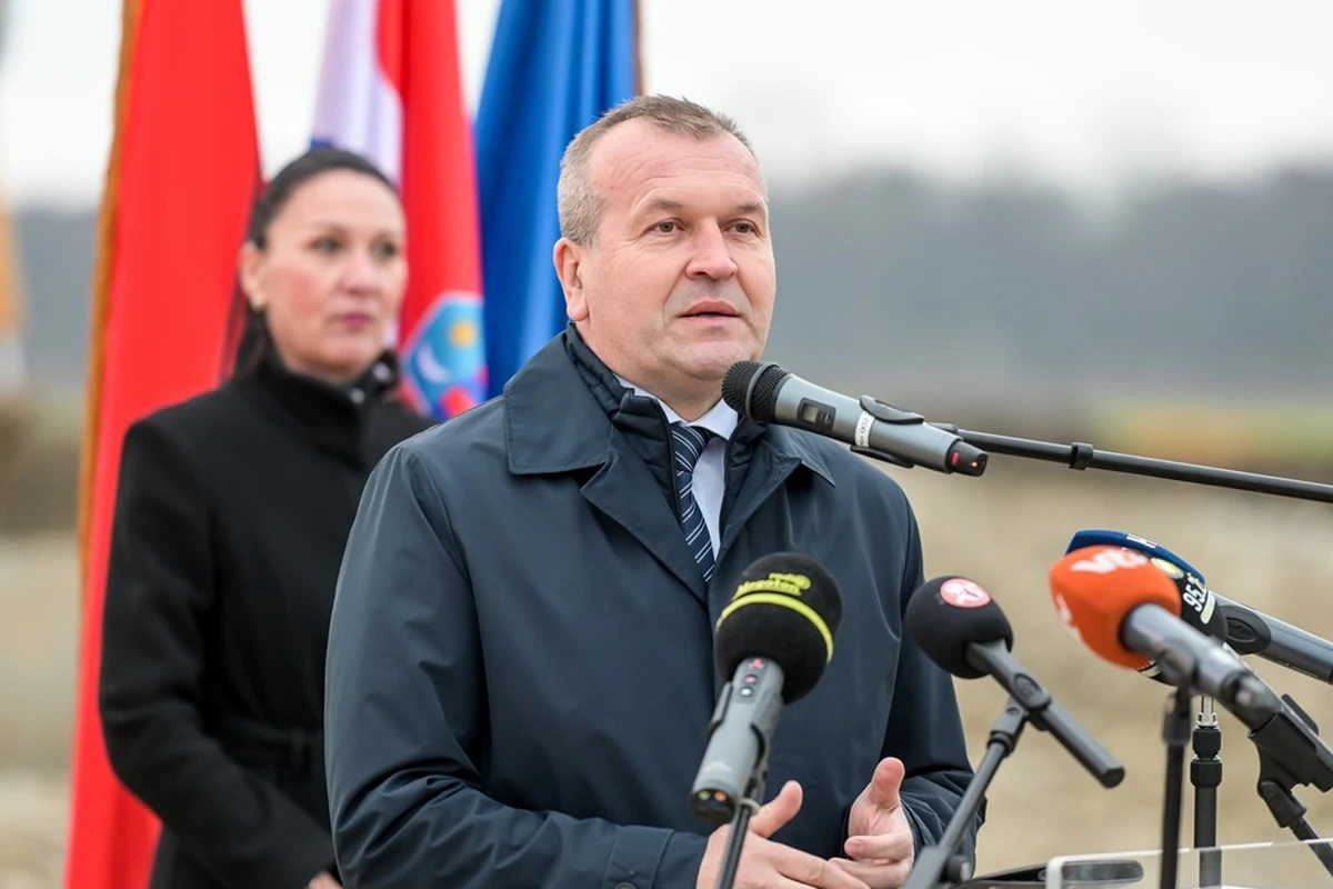 Polaganje_kamena_temeljca (20) – opcina trnovec b 09 Polaganje_kamena_temeljca (20) – opcina trnovec b 09