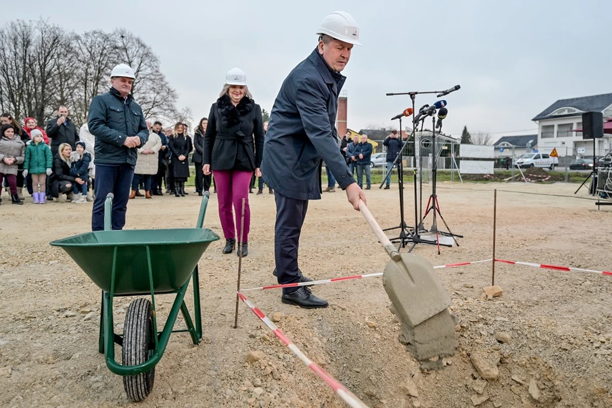 Polaganje_kamena_temeljca (31) – opcina trnovec b 16 Polaganje_kamena_temeljca (31) – opcina trnovec b 16