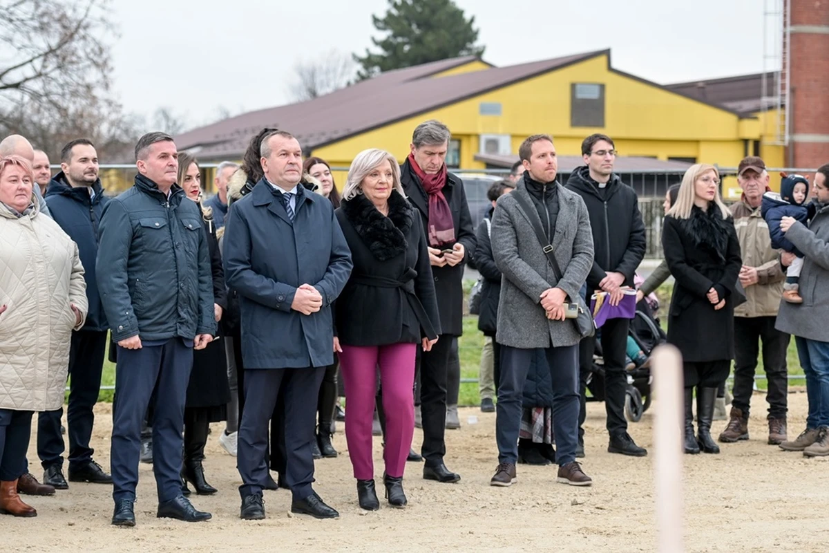 Polaganje_kamena_temeljca (5) – opcina trnovec b 18 Polaganje_kamena_temeljca (5) – opcina trnovec b 18