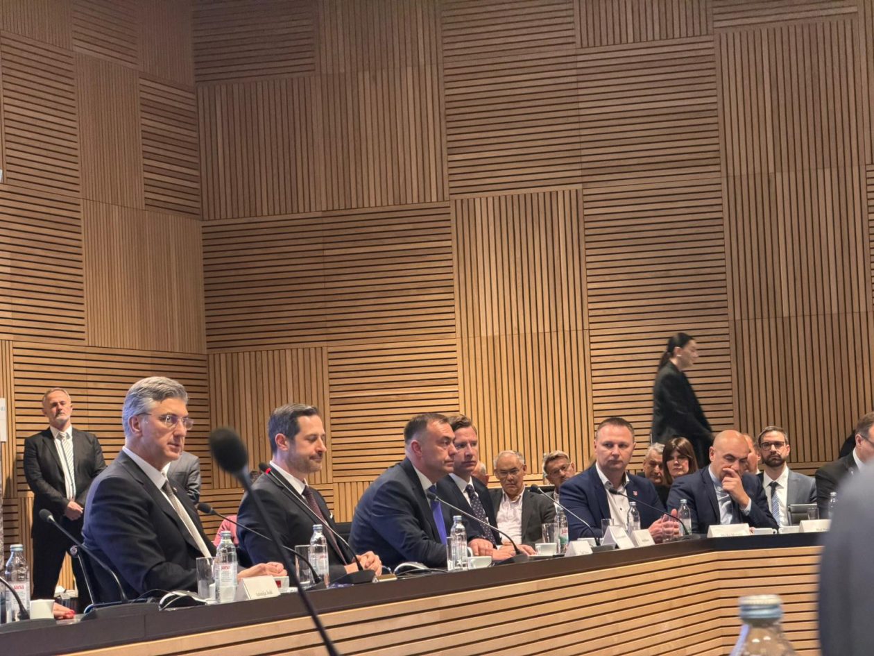 Potpisivanje ugovora (8)