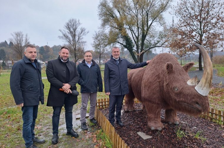 Prapovijesni park Erika (1)