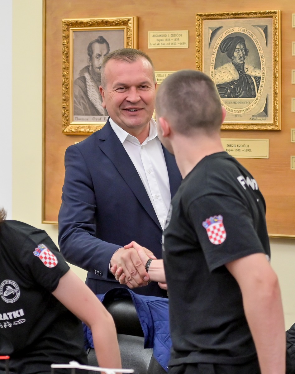 Prijem_roboticari (1) Prijem_roboticari (1)