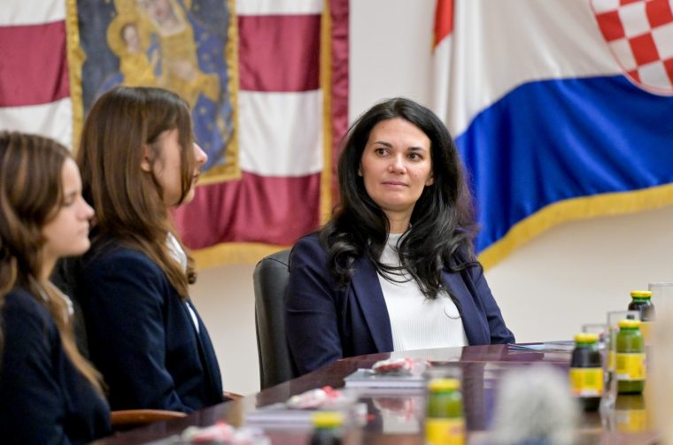 Prva_privatna_gimnazija (7) Prva_privatna_gimnazija (7)